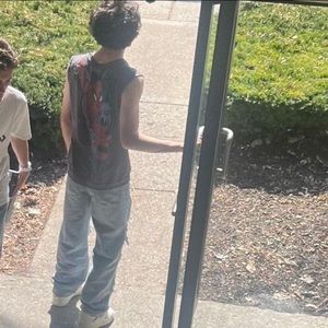 Meet your Posher, Carlos